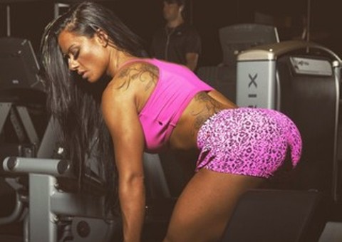  Diva Fitness posa sexy e dispara "corpo da brasileira é muito artificial"  