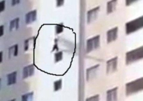   Estudante se joga do sétimo andar de prédio  
