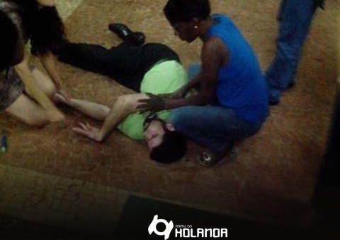 Namorada termina namoro e estudante se suicida pulando do 4º andar de universidade