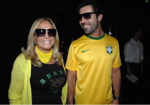 Susana Vieira aparece em clima romântico com ex Sandro Pedroso