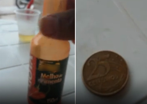 Veja o que acontece quando colocamos molho de pimenta sobre uma moeda suja