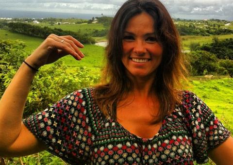 Símbolo sexual dos anos 90, ex-'Tiazinha' prega em igreja evangélica