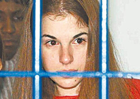 Suzane Richthofen quer se aproximar do irmão, abre mão de herança e demite advogado