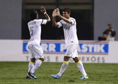 Santos enfrenta lanterna e tem nova de encostar no G4
