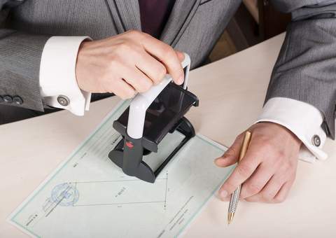 Atividade de tabelião não requer bacharelado em Direito