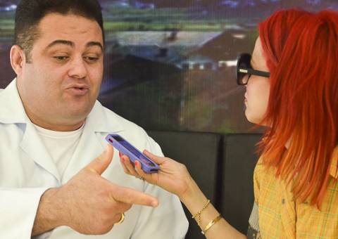 Pastor diz que vê o diabo no caminho de Amazonino e o nome do ex-prefeito  acorrentado no inferno