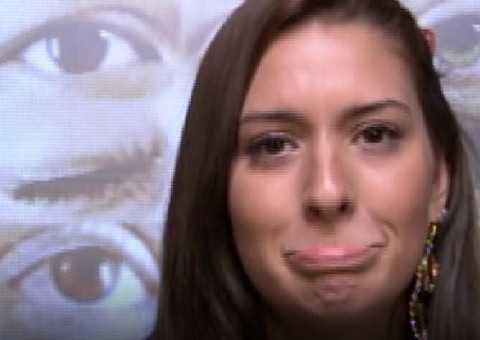 Tamires vai ao confessionário, pede pra sair e está fora do BBB