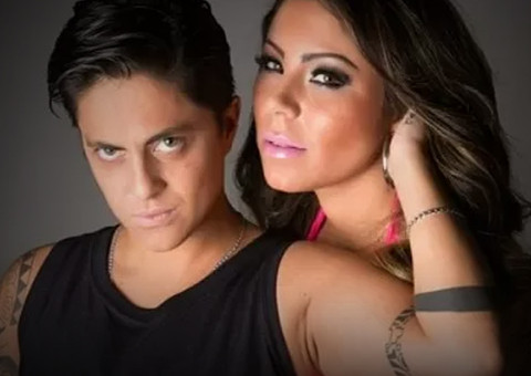 Foto de Tammy Miranda sem camisa ao lado da namorada vai para o Instagram