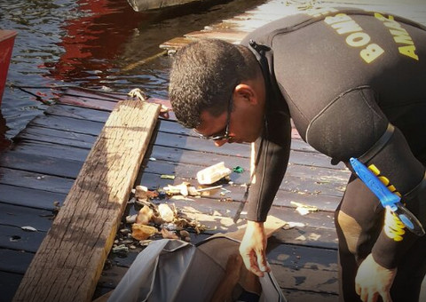 Jovem muito bêbado consegue se afogar depois de 3 tentativas em Manaus