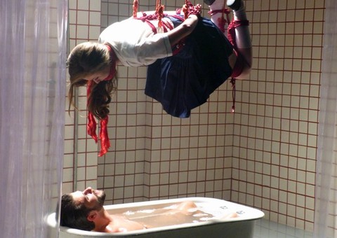  Aos 16 anos, atriz de 'Dupla Identidade' fala sobre cenas de sexo com Bruno Gagliasso