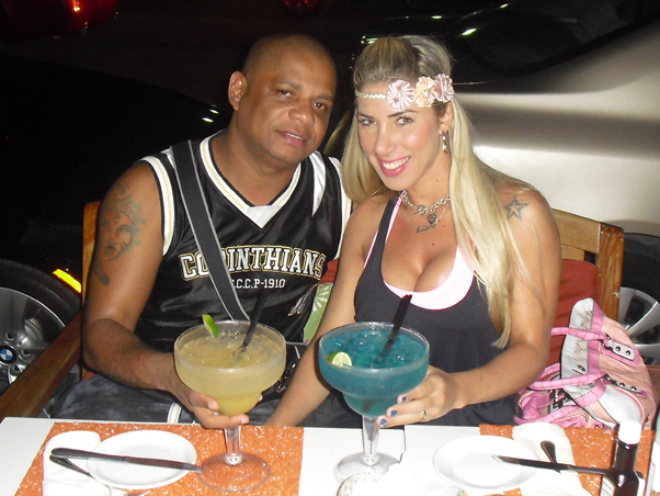 Marido de Tati Minerato se irrita após revelações sexuais no paparazzo