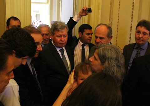 Artur participa do adeus a Eduardo Campos 