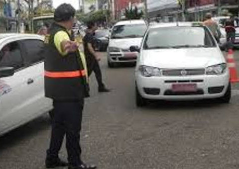 Mais de 50 táxis  fiscalizados e cinco são apreendido