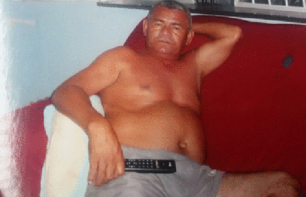 Homens mantam motorista depois de tentar roubar carro