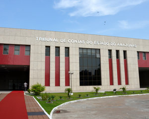 Você é obrigado a pagar, mas TCE isenta conselheiro