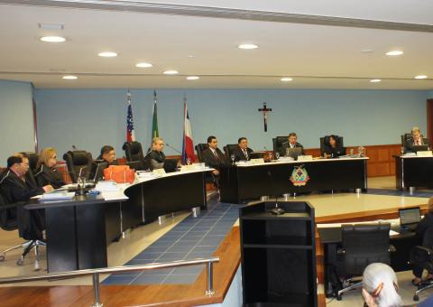 Sob pressão TCE recua de presentear "servidoras mães"  com R$ 1,2 mil