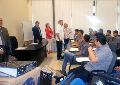 TCE vai contratar 50 menores aprendizes casdastrado pelo órgão