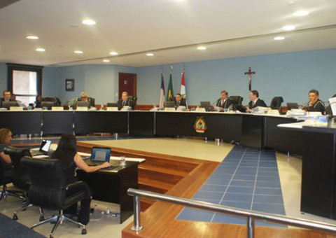 Tribunal de Contas julga 45 processos nesta quarta-feira