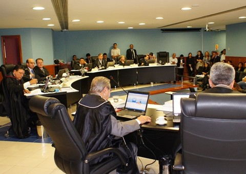 TCE aprova reposição salarial em favor de 858  de servidores