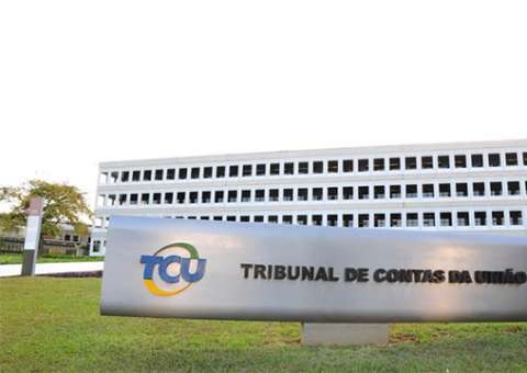 TCE e TCU firmam parceria de combate a corrupção no Amazonas