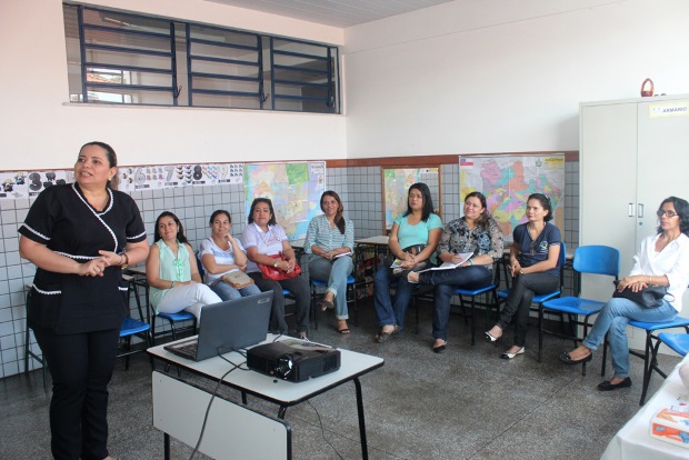 Equipe multiprofissional de creches participa de encontro de Educação em Saúde    