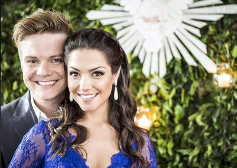 Michel Teló confirma casamento e se derrete por Thais Fersoza