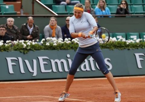 Azarenka estreia com vitória tranquila em Roland Garros
