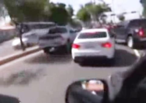 Mahmoud Kamel tenta fugir, bate em caminhonete de Major, mas é detido. Veja vídeo