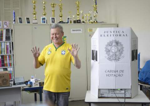 Artur destaca  importância do voto para o exercício da democracia