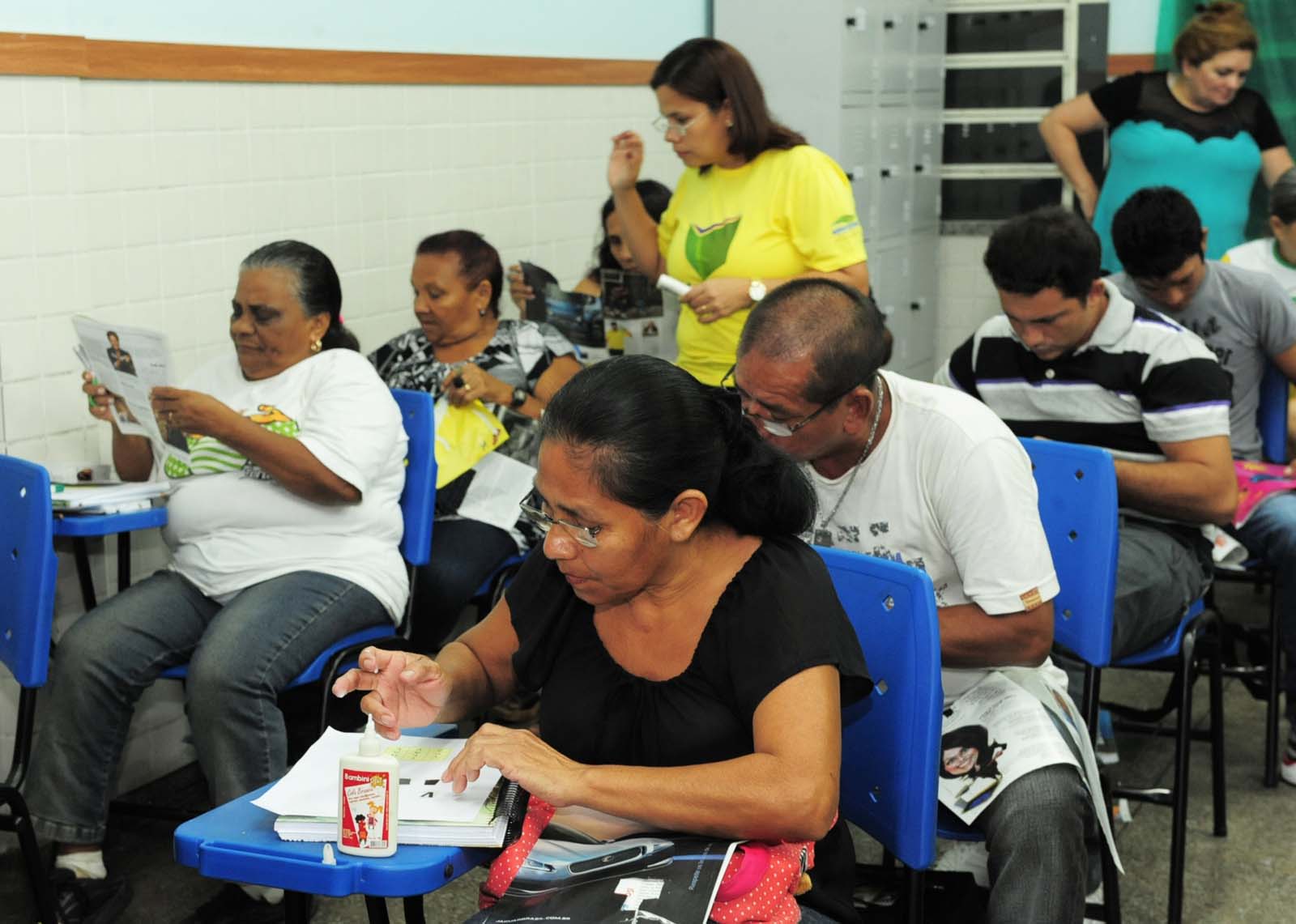 Dez mil pessoas iniciam alfabetização em programa do Governo