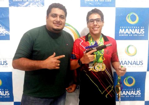 Atleta amazonense de tiro prático recebe apoio da prefeitura para participar de campeonatos