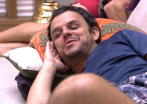 Durante conversa, BBB Adrilles faz declaração sobre mulheres “gordinhas”