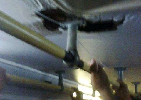 Teto de ônibus da linha 419 está caindo aos pedaços