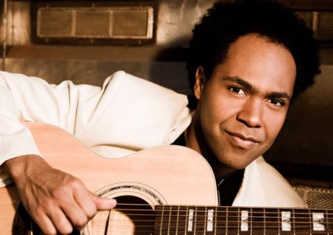 Veja o clipe da música "Filho Meu", de Thalles Roberto