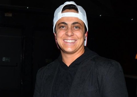 Thammy Miranda vai fazer nova cirurgia nos seios