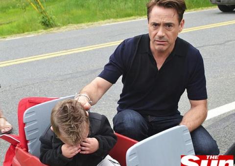 Robert Downey Jr. faz criança chorar porque ele não é o Homem de Ferro e tenta animar o menino