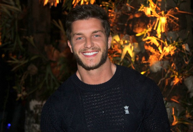 Após fim de namoro, Klebber Toledo diz que não virou amigo de Marina Ruy Barbosa