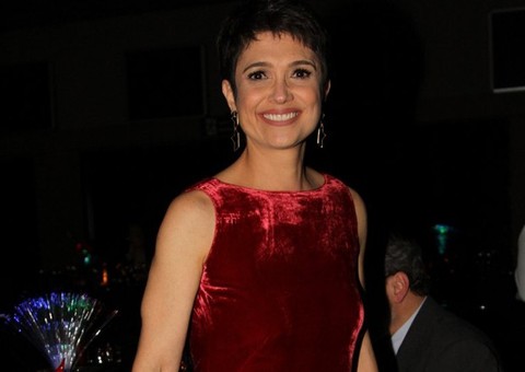 Após acidente, Sandra Annenberg retorna ao trabalho de fora da bancada