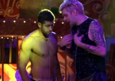 Cássio se "ofende" com o casal gay da casa