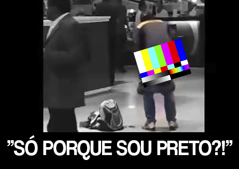 Vídeo mostra o momento em que homem tira a roupa em shopping por protesto
