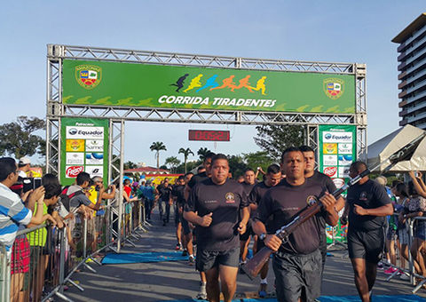 Corrida Tiradentes acontece na Ponta Negra