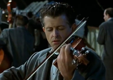  Violino do diretor de orquestra do Titanic é leiloado por U$ 1,45 milhão