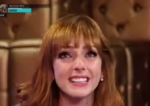 Demitida, apresentadora da Mtv chora durante último "Acesso Mtv"