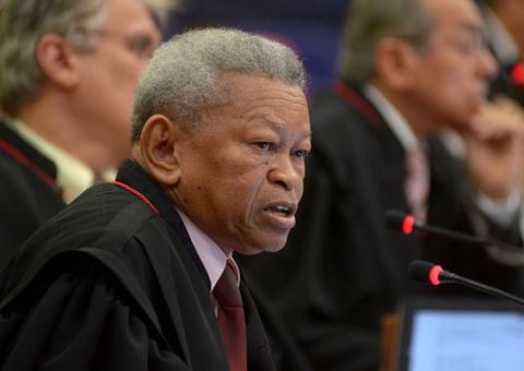 TJAM declara inconstitucional decreto municipal que fixa remuneração de servidores  