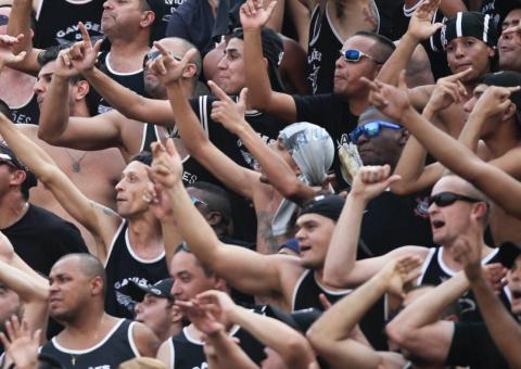Bomba atirada pela torcida do Corinthians teria causado a morte de garoto de 14 anos na Bolívia