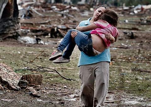 Sobe para 9 número de mortos em tornado em Oklahoma