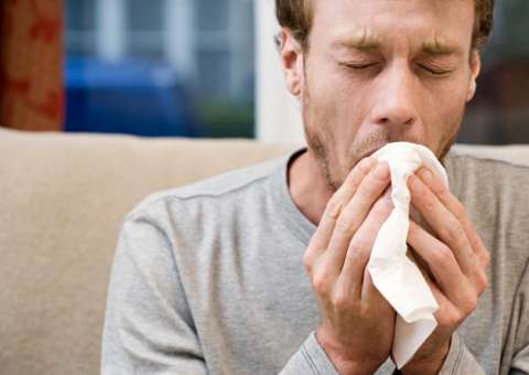 Saiba o que fazer quando se engasgar quando estiver sozinho