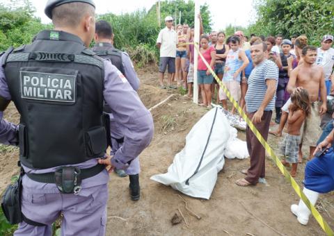  Trator vira e mata motorista esmagado no Puraquequara