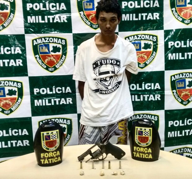 No Japiim, homem é preso por tráfico de droga e porte ilegal de arma