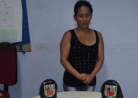 Mulher armada com espingarda é presa com mais de 2 kg de drogas